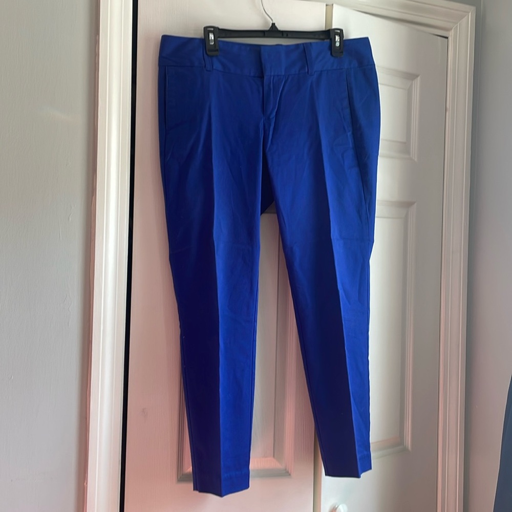 G H Bass blue capris pants